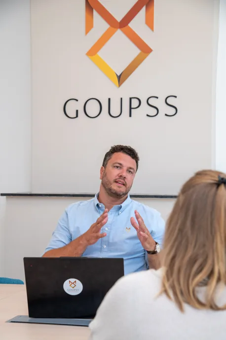 Pierre Collin, fondateur de GOUPSS, en réunion avec une cliente